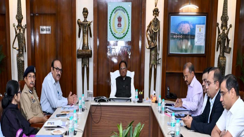 मुख्यमंत्री विष्णु देव साय कमिश्नर, आईजी और जिला कलेक्टरों के साथ वीडियो कॉन्फ्रेंसिंग के माध्यम से कर रहे हैं बड़ी बैठक मुख्यमंत्री विष्णु देव साय कमिश्नर, आईजी और जिला कलेक्टरों के साथ वीडियो कॉन्फ्रेंसिंग के माध्यम से कर रहे हैं बड़ी बैठक