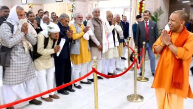 जेवर की गलियों में गूंजा मुख्यमंत्री योगी आदित्यनाथ पर लिखा गया गीत