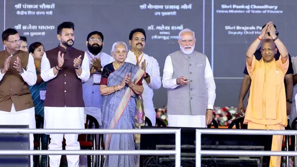 ऐतिहासिक क्षण: जेवर से पहली उड़ान, राज्यपाल आनंदीबेन पटेल व सीएम योगी ने किया लखनऊ का सफर ऐतिहासिक क्षण: जेवर से पहली उड़ान, राज्यपाल आनंदीबेन पटेल व सीएम योगी ने किया लखनऊ का सफर