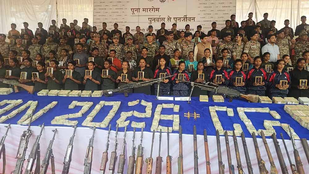 नक्सलियों के डंप से बड़ी बरामदगी: 3.61 करोड़ कैश, 1 किलो सोना और AK-47 समेत 101 हथियार जब्त