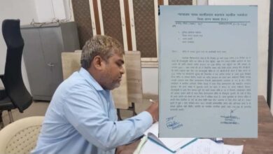 बगलामुखी मंदिर में चप्पल चोरी, नायब तहसीलदार पर आरोप; एसपी और थाना प्रभारी को दी शिकायत बगलामुखी मंदिर में चप्पल चोरी, नायब तहसीलदार पर आरोप; एसपी और थाना प्रभारी को दी शिकायत