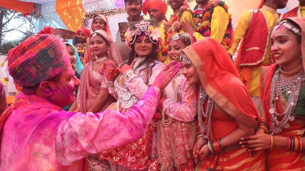 हर आंगन में सुख, शांति और समृद्धि के नए रंग बिखेरता है होली का उत्सव: मुख्यमंत्री डॉ. यादव हर आंगन में सुख, शांति और समृद्धि के नए रंग बिखेरता है होली का उत्सव: मुख्यमंत्री डॉ. यादव