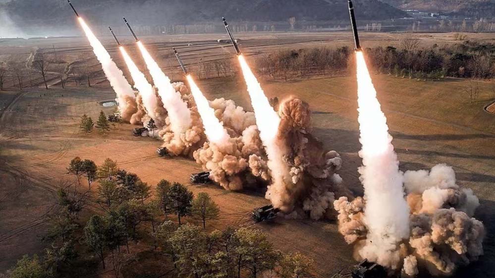 ईरान तनाव के बीच US ने किया ‘डूम्सडे’ मिसाइल टेस्ट, हिरोशिमा से ज्यादा तबाही की चेतावनी; स्पेन भी नरम पड़ा