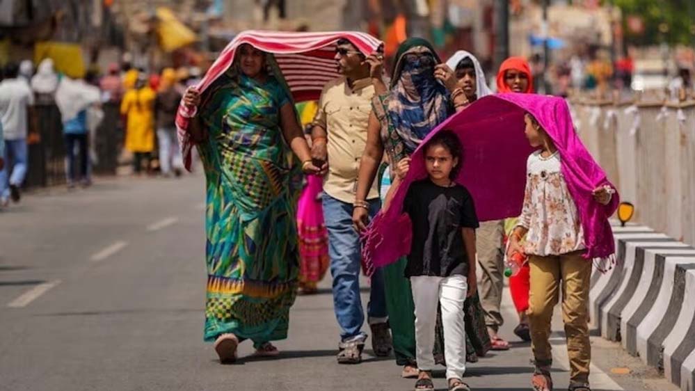 MP में तापमान 37°C पार, सामान्य से 3 डिग्री ज्यादा; इंदौर-उज्जैन संभाग सबसे गर्म, होली पर भी गर्म रहे भोपाल और ग्वालियर-जबलपुर MP में तापमान 37°C पार, सामान्य से 3 डिग्री ज्यादा; इंदौर-उज्जैन संभाग सबसे गर्म, होली पर भी गर्म रहे भोपाल और ग्वालियर-जबलपुर