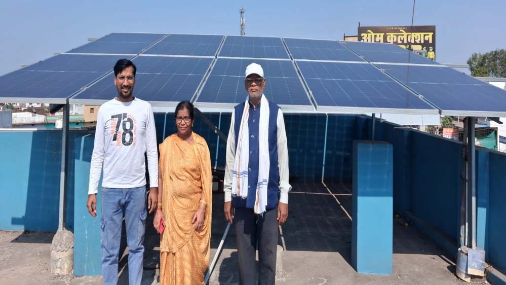 रायपुर : प्रधानमंत्री सूर्यघर मुफ्त बिजली योजना: जमुना पाण्डे का घर सौर ऊर्जा से हो रहा रोशन