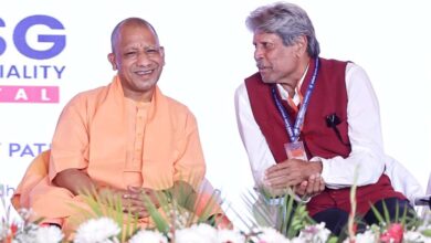 जैसे कपिल देव को देखकर ही पाकिस्तान आधा मैच हार जाता था, वैसे ही डॉक्टर के व्यवहार से आधी बीमारी हार जाती है: सीएम योगी