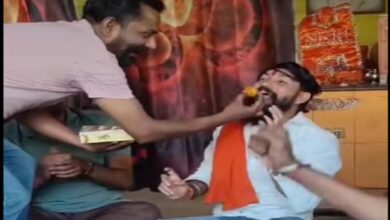 बिलासपुर में खामेनेई की मौत पर जश्न, मिठाइयां बांटी; हिंदू संगठन नेता ने कहा- मातम मनाने वालों को ईरान भेजो