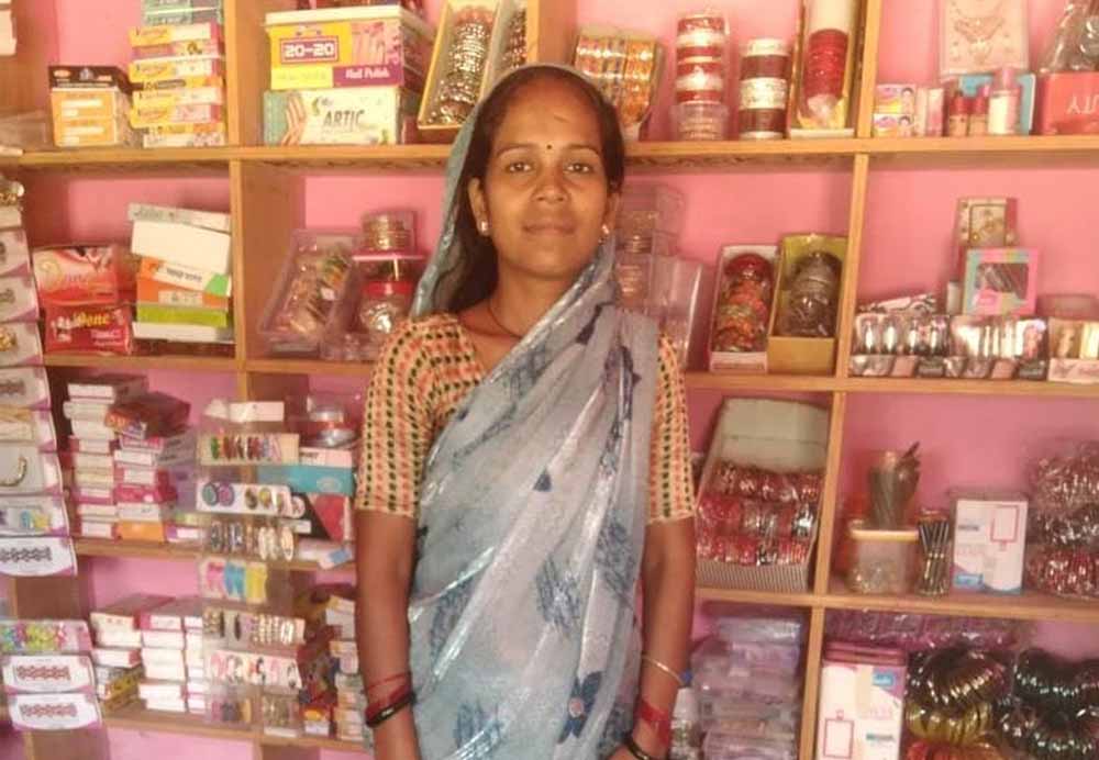 डिजिटल दौर में बदली तस्वीर: फैंसी स्टोर से प्रीति यादव बनीं नई पीढ़ी की आत्मनिर्भर उद्यमी