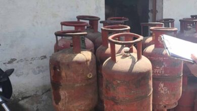 बिलासपुर में गैस की कालाबाजारी का भंडाफोड़, कोनी के अवैध रिफिलिंग सेंटर पर छापा; 55 सिलेंडर जब्त