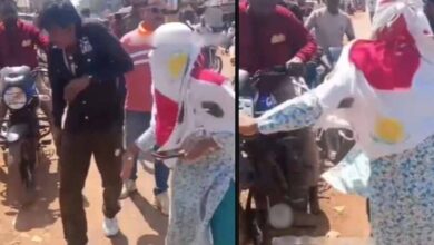 कटनी में मनचले की सरेराह चप्पलों से धुनाई, आपत्तिजनक पोस्ट पर युवती ने सिखाया सबक