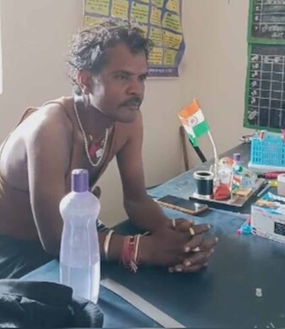 स्कूल में शराब पीकर आए दो सहायक शिक्षक सस्पेंड, डीईओ ने उठाया कड़ा कदम