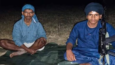 कांकेर में नक्सलियों ने डाले हथियार, AK-47 संग 2 बड़े इनामी उग्रवादियों का सरेंडर कांकेर में नक्सलियों ने डाले हथियार, AK-47 संग 2 बड़े इनामी उग्रवादियों का सरेंडर