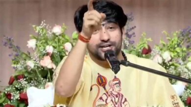 छत्तीसगढ़ में बागेश्वर सरकार की कड़ी चेतावनी, धर्मांतरण पर बोले- ‘ठठरी मारी जाएगी’