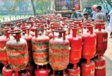 गैस एजेंसी पर छापा: जांच में गड़बड़ी उजागर, 961 भरे-खाली सिलेंडर जब्त