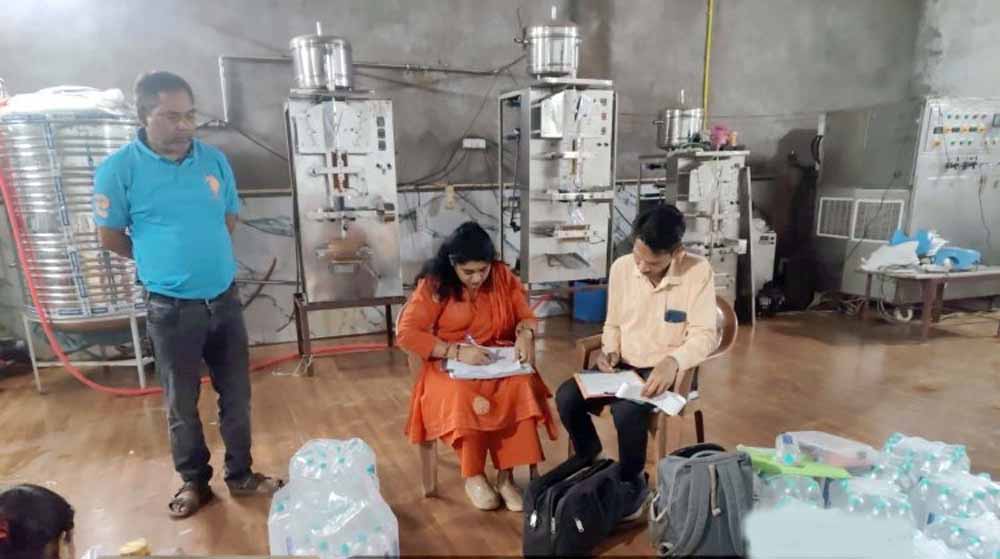 दुर्ग में खाद्य विभाग का एक्शन: पानी और जूस फैक्ट्रियों पर छापा, बड़ी जब्ती