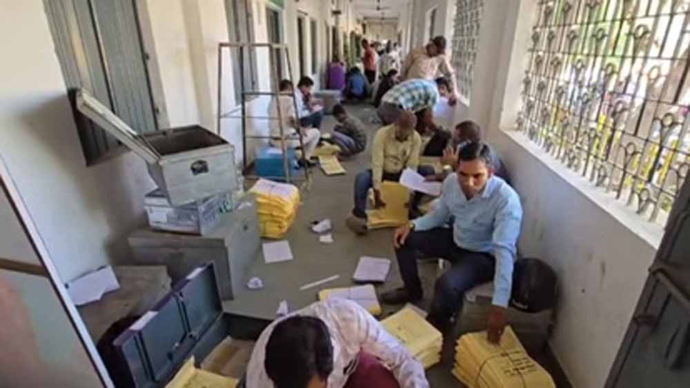 5वीं-8वीं परीक्षा की गोपनीय सामग्री का वितरण, स्कूल बस से पहुंचाकर थाने में सुरक्षित रखी गई