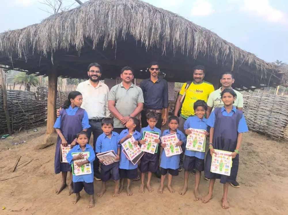 अबूझमाड़ के कारकाबेड़ा में शिक्षा की नई शुरुआत: पहली बार गूंजी स्कूल की घंटी