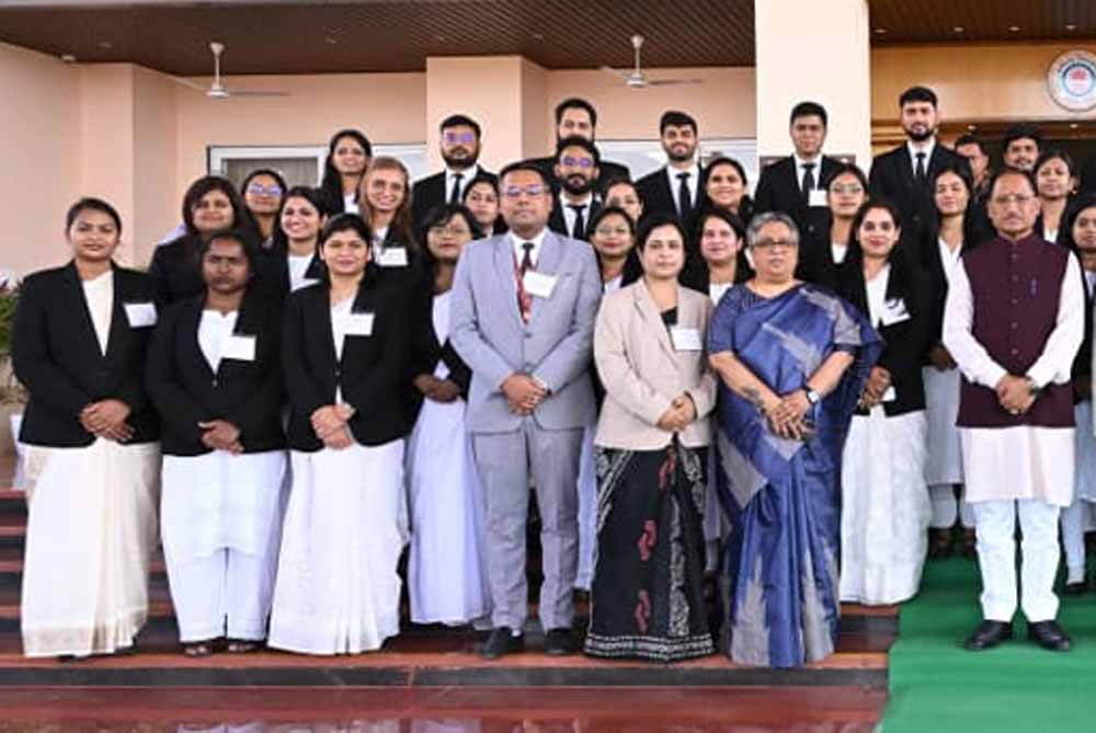 मुख्यमंत्री साय से मिले प्रशिक्षु न्यायाधीश, बोले— लोकतंत्र के तीसरे स्तंभ की अहम जिम्मेदारी निभानी होगी