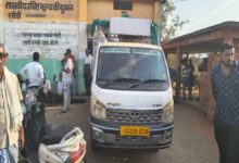 सरकारी राशन में गड़बड़ी का शक: सरपंच और ग्रामीणों ने चावल से भरा वाहन पकड़ा, जांच में जुटा खाद्य विभाग