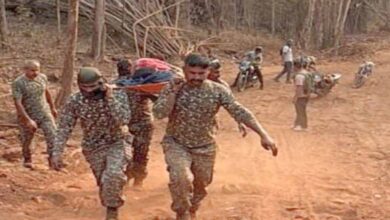 ITBP जवानों की दरियादिली: गर्भवती महिला को 5 किमी कंधों पर उठाकर बचाई जान ITBP जवानों की दरियादिली: गर्भवती महिला को 5 किमी कंधों पर उठाकर बचाई जान