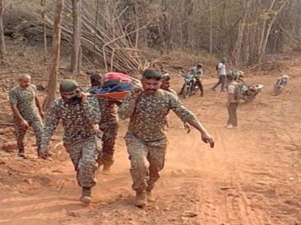 ITBP जवानों की दरियादिली: गर्भवती महिला को 5 किमी कंधों पर उठाकर बचाई जान