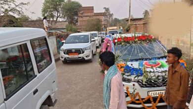 गरियाबंद कलेक्टर की महिला समूह से आधे घंटे चर्चा, बारातियों को देख बोले— ‘यही है बदली हुई हालत का प्रमाण’