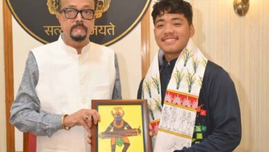 ट्राइबल गेम्स 2026 में शानदार प्रदर्शन, 9 पदक जीतने वाले असम के तैराकों ने राज्यपाल डेका से की मुलाकात