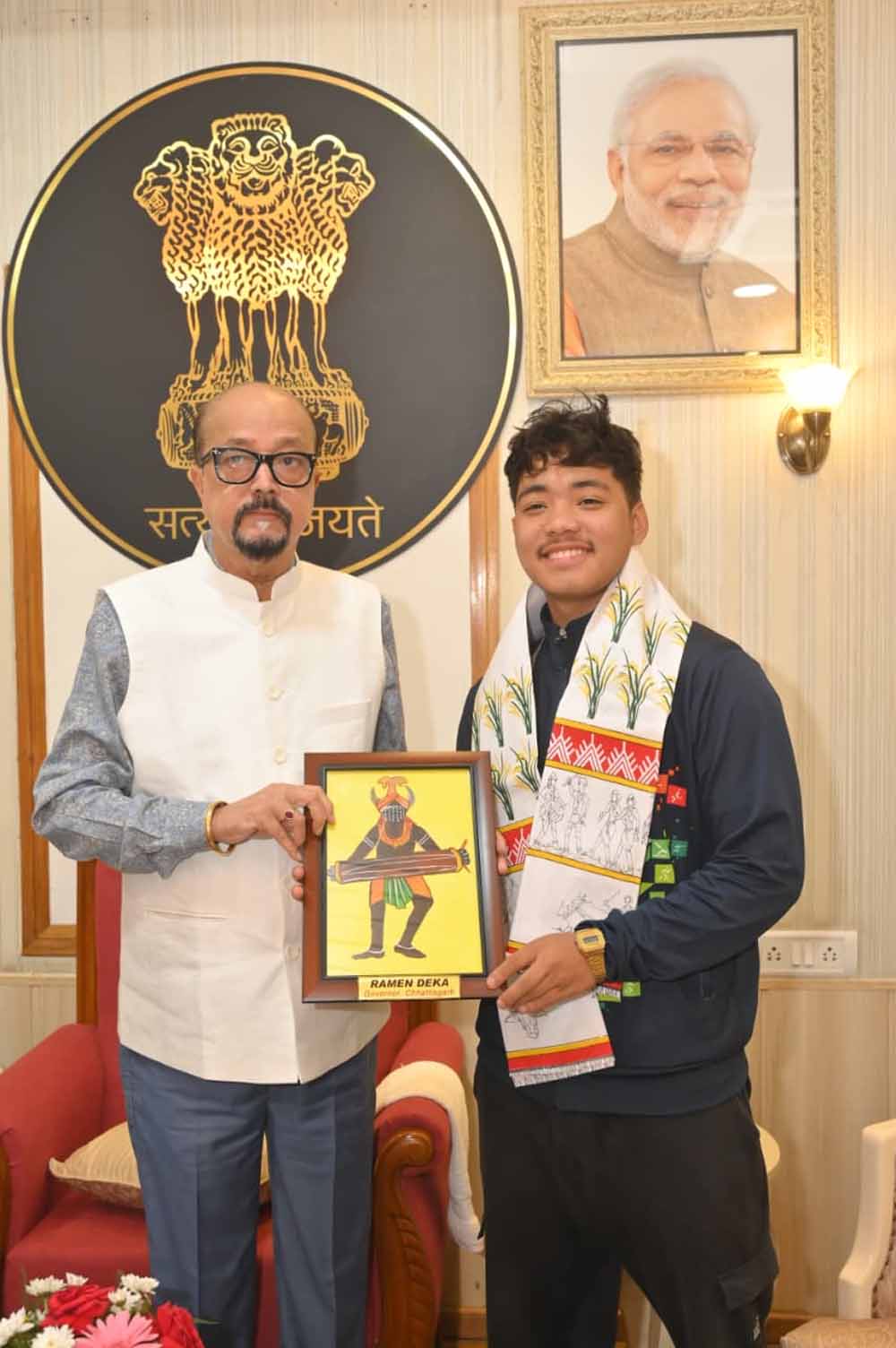 ट्राइबल गेम्स 2026 में शानदार प्रदर्शन, 9 पदक जीतने वाले असम के तैराकों ने राज्यपाल डेका से की मुलाकात ट्राइबल गेम्स 2026 में शानदार प्रदर्शन, 9 पदक जीतने वाले असम के तैराकों ने राज्यपाल डेका से की मुलाकात