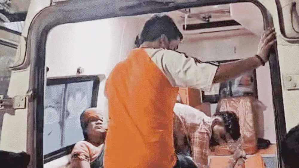 छिंदवाड़ा में भीषण सड़क हादसा: CM कार्यक्रम से लौट रही बस पलटी, 3 की मौत, 30+ घायल