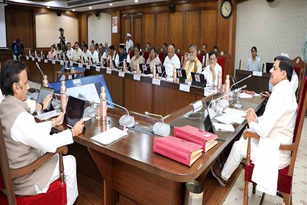 मध्यप्रदेश में हुआ गौरवशाली व्यक्तित्वों से जुड़े स्थानों और विरासत स्थलों पर मंत्रि-परिषद बैठकों का हुआ नवाचार मध्यप्रदेश में हुआ गौरवशाली व्यक्तित्वों से जुड़े स्थानों और विरासत स्थलों पर मंत्रि-परिषद बैठकों का हुआ नवाचार