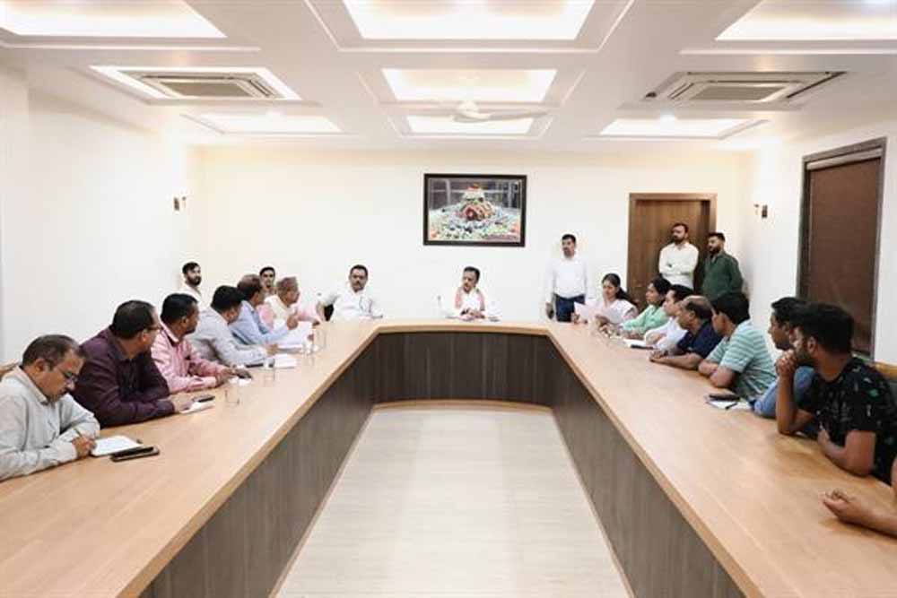 उप मुख्यमंत्री शुक्ल ने रीवा ने घरेलू गैस आपूर्ति व्यवस्था की समीक्षा की उप मुख्यमंत्री शुक्ल ने रीवा ने घरेलू गैस आपूर्ति व्यवस्था की समीक्षा की