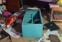 खंडवा में दिनदहाड़े डकैती: मजदूरों को बंधक बनाकर 12 बोर बंदूक और नकदी लेकर फरार