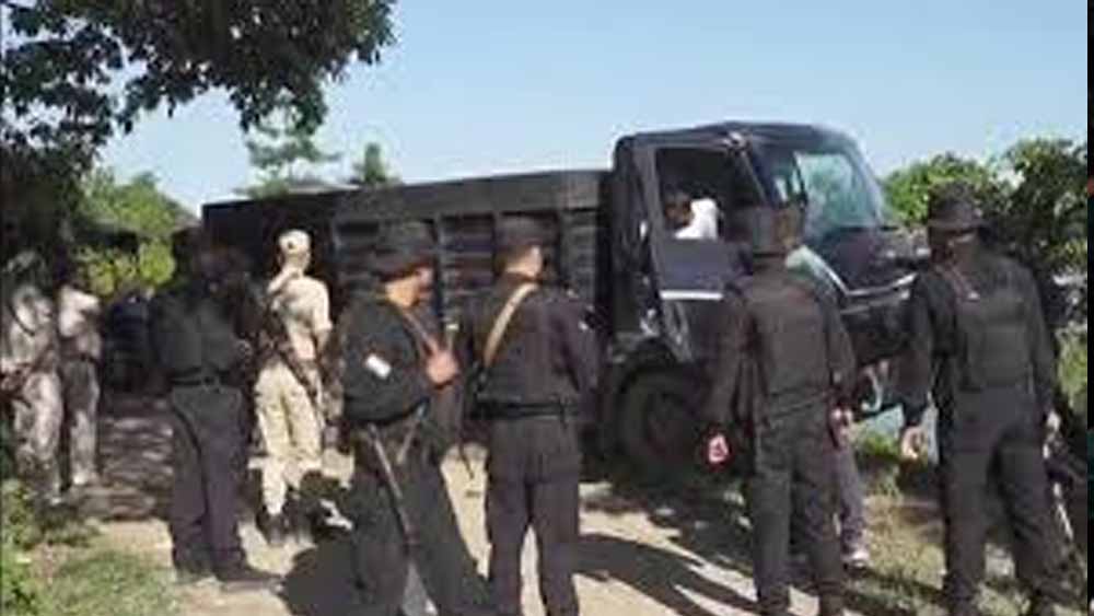 असम में बड़ा हमला: पुलिस कमांडो कैंप पर उग्रवादियों की रॉकेट से फायरिंग, 4 जवान घायल