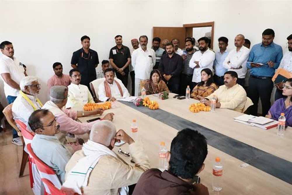 हिनौती गौधाम में मास्टर प्लान के अनुसार ही निर्माण कार्य कराये जायें : उप मुख्यमंत्री शुक्ल हिनौती गौधाम में मास्टर प्लान के अनुसार ही निर्माण कार्य कराये जायें : उप मुख्यमंत्री शुक्ल