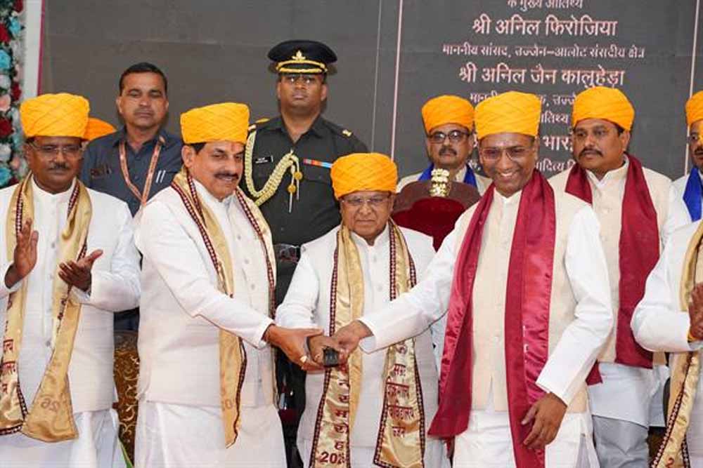 दीक्षा प्राप्‍त करने के बाद विद्यार्थी समाज और देश के विकास में सहयोग दें और बने जिम्‍मेदार नागरिक : राज्‍यपाल  पटेल