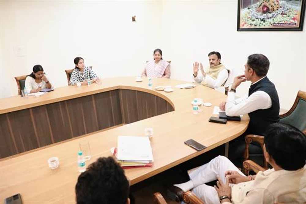 उप मुख्यमंत्री शुक्ल ने की निर्माण कार्यों की समीक्षा उप मुख्यमंत्री शुक्ल ने की निर्माण कार्यों की समीक्षा