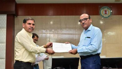 ई-ऑफिस में समयबद्ध कार्य करने और उपस्थिति में श्रेष्ठ प्रदर्शन करने वाले अधिकारी-कर्मचारियों को मुख्य सचिव ने किया सम्मानित