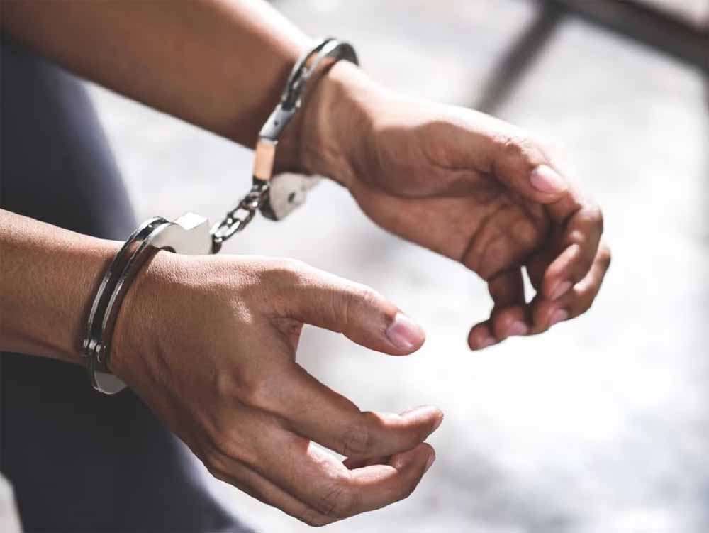 भोपाल में आधी रात बवाल: पुरानी रंजिश में घरों पर पथराव, गाड़ियां तोड़ीं