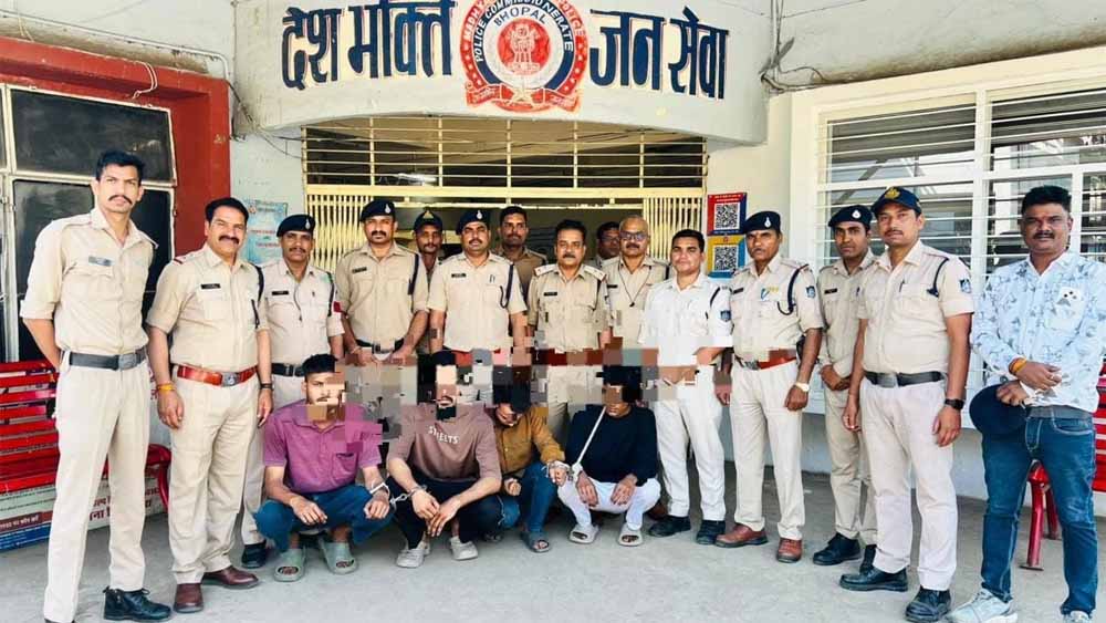 होली पार्टी के बाद खौफनाक वारदात: तीन दोस्तों ने पकड़ा, चौथे ने सीने में घोंपा चाकू