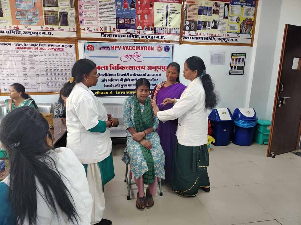 नूपपुर जिले में एचपीवी टीकाकरण अभियान जारी