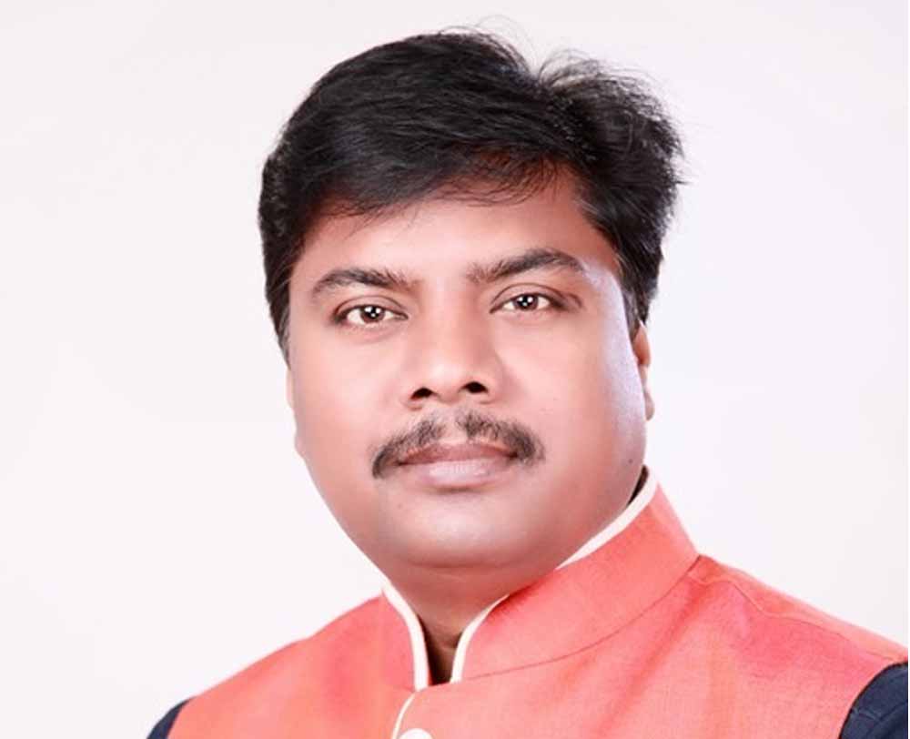 प्रकृति संरक्षण और सामाजिक समरसता का संदेश देता है होली का पर्व : मंत्री केदार कश्यप