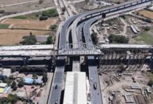 इंदौर में इंजीनियरिंग का कमाल: 23 मीटर ऊंचाई पर 400 टन का स्टील गर्डर लॉन्च, 12 घंटे में पूरा हुआ काम