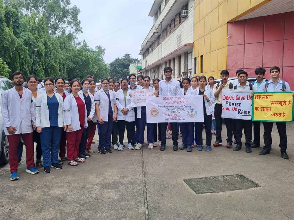 MP के मेडिकल कॉलेजों में 8 हजार डॉक्टर्स हड़ताल पर, स्टापेंड संशोधन लागू न होने पर  प्रदर्शन से इलाज ठप