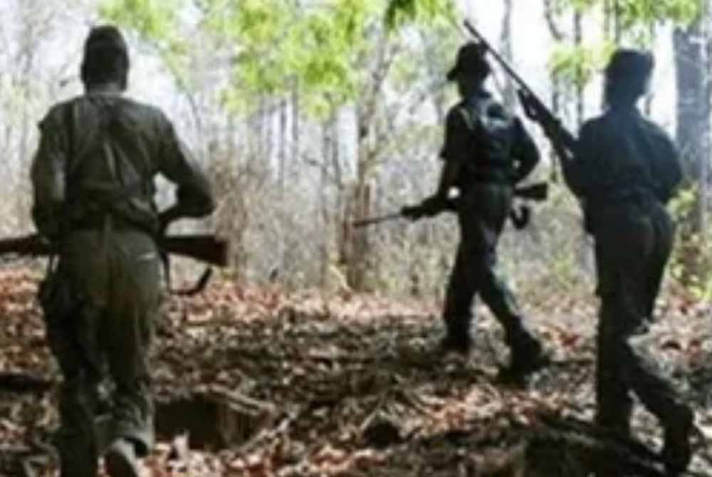 महासमुंद में माओवाद को बड़ा झटका, 15 नक्सलियों ने किया सरेंडर