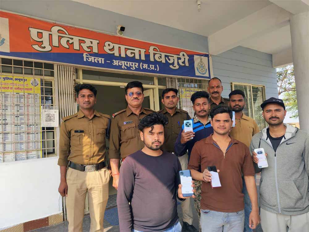 बिजुरी पुलिस की पहल से गुम हुए 14 मोबाइल बरामद