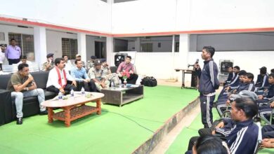 उपमुख्यमंत्री  विजय शर्मा ने पुनर्वास केंद्र दंतेवाड़ा में युवाओं से की मुलाकात