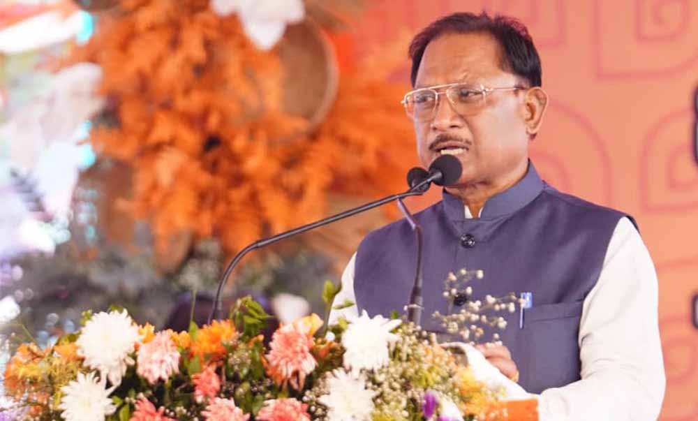 लाल आतंक पर निर्णायक प्रहार: बस्तर में हार्डकोर नक्सली कमांडर पापाराव सहित कुल 18 माओवादियों का आत्मसमर्पण लाल आतंक पर निर्णायक प्रहार: बस्तर में हार्डकोर नक्सली कमांडर पापाराव सहित कुल 18 माओवादियों का आत्मसमर्पण