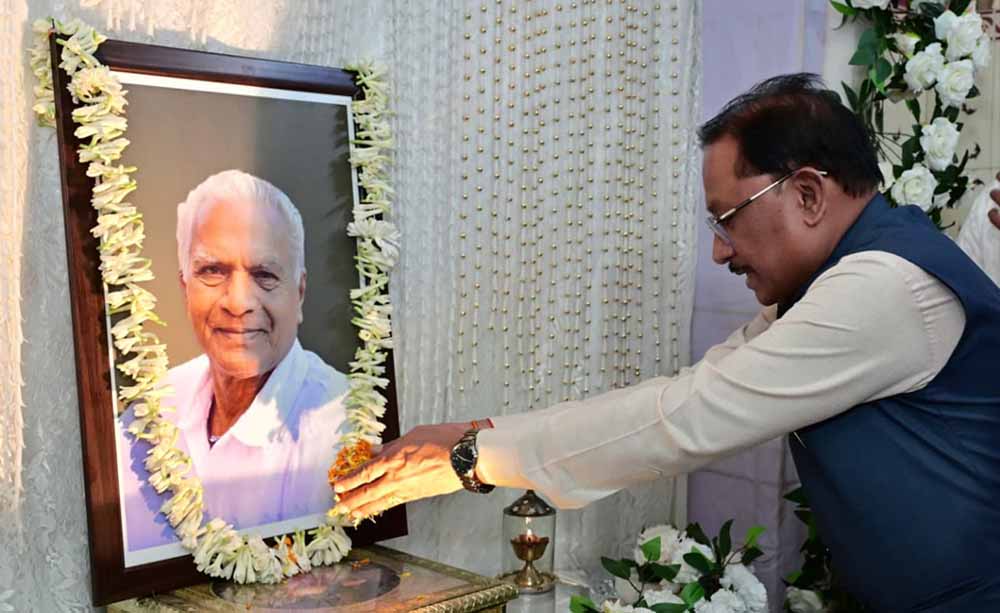 मुख्यमंत्री  विष्णुदेव साय ने लोकतंत्र सेनानी स्वर्गीय महावीर प्रसाद जैन को दी श्रद्धांजलि