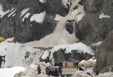 श्रीनगर-लेह हाईवे पर बर्फीला कहर: एवलांच में 6 की मौत, रेस्क्यू ऑपरेशन जारी श्रीनगर-लेह हाईवे पर बर्फीला कहर: एवलांच में 6 की मौत, रेस्क्यू ऑपरेशन जारी