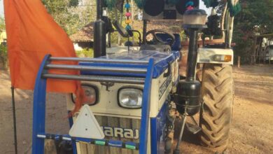 वन तस्करों पर वन विकास निगम की बड़ी कार्रवाई, अवैध लकड़ी से भरा ट्रैक्टर जप्त